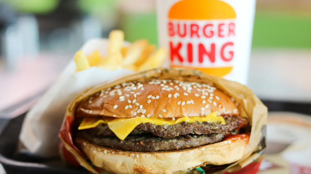 The King’s Gambit: The Complex History and Legal Warfare Behind Burger King’s Australian Identity as Hungry Jack’s