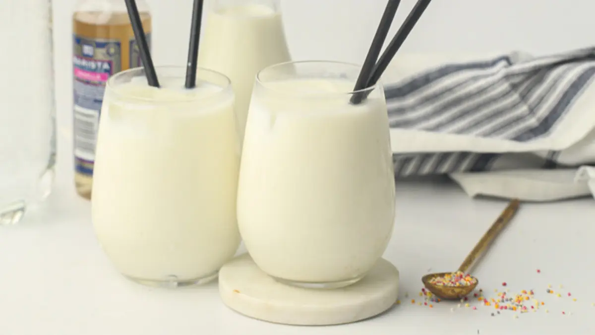 The Renaissance of the New York Egg Cream: Rediscovering the 2-Minute Strawberry Classic